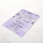 ベビー冬の紫の赤ちゃんシャワー外は寒い 箔招待状 (回転した状態)