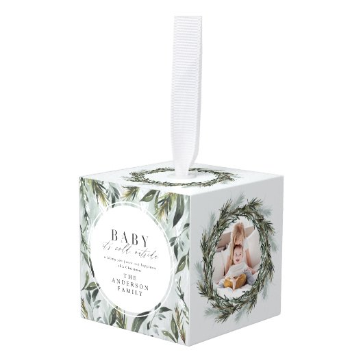 ベビー冷たい外の水彩画のリースの写真 キューブオーナメント (正面アングル)