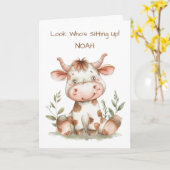 ベビー初めてかわいい牛を座ってカスタマイズ カード (黄色い花)