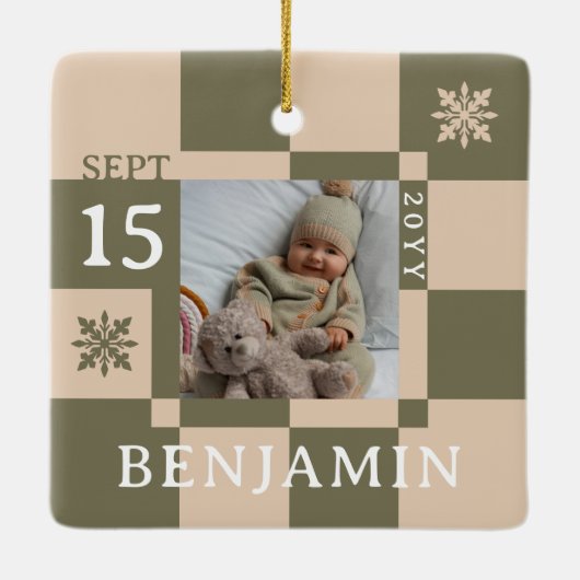 ベビー初めてのクリスマスおもしろいレトロチェッカーボードフォト セラミックオーナメント (裏面)