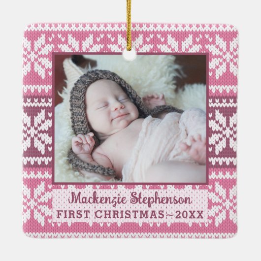 ベビー初めてのクリスマスピンクスノーフレークセーター写真 セラミックオーナメント (裏面)