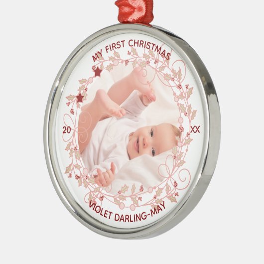ベビー初めてのクリスマスフォトピンクホリーリース メタルオーナメント (左)