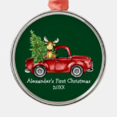 ベビー初めてのクリスマスレッドトラックムースグリーンラウンド メタルオーナメント (正面)