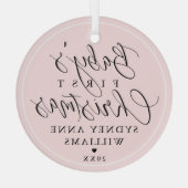 ベビー初めてのクリスマス名前をカスタムするピンクキープサケ ガラスオーナメント (裏面)