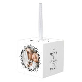 ベビー名および誕生統計のフットプリントおよび写真リース キューブオーナメント (裏面アングル)