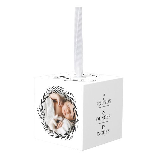 ベビー名および誕生統計のフットプリントおよび写真リース キューブオーナメント (裏面アングル)