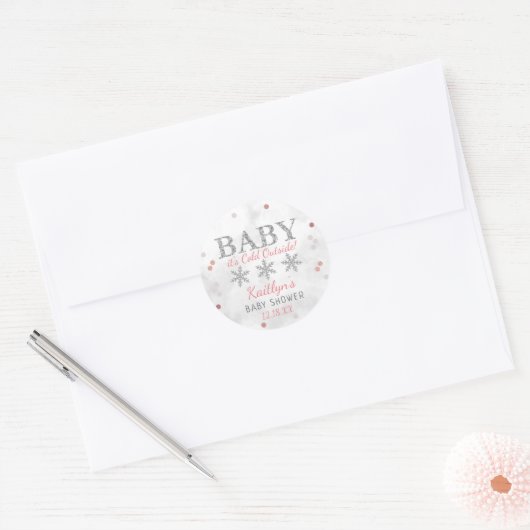 ベビー外の女の子の冬の赤ちゃんシャワー寒い ラウンドシール (封筒)