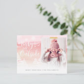 ベビー外は寒いピンクの冬のクリスマス写真 ポストカード (スタンド正面)