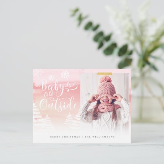 ベビー外は寒いピンクの冬のクリスマス写真 ポストカード (スタンド正面)