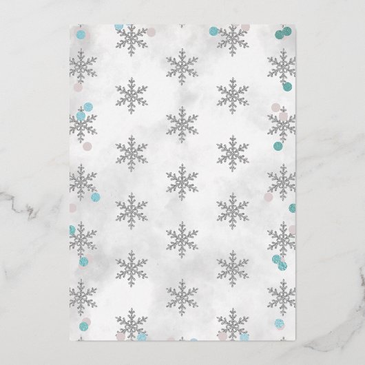 ベビー外は寒い男の子の冬の赤ちゃんシャワー 箔招待状 (裏面)