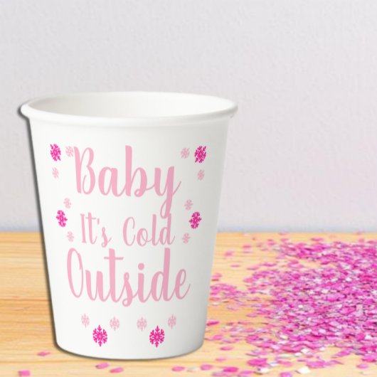 ベビー外は寒い 紙コップ