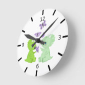 ベビー恐竜と蝶- ラウンド壁時計 (傾斜)