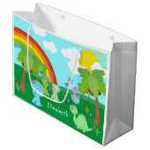 ベビー恐竜と蝶、虹、太陽 ラージペーパーバッグ (正面アングル)