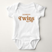 ベビー来の間もなくカスタム双子の妊娠が明らかになる ベビーボディスーツ (正面)