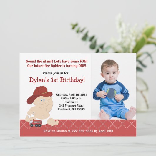 ベビー消防士フォト誕生日招待状任意の年齢 招待状 (スタンド正面)