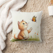 ベビー猫と蝶クッション クッション (ブランケット)