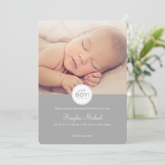ベビー発表カードのグレー – 男の子だ！ 案内状 (スタンド正面)