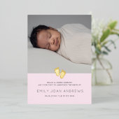 ベビー発表モダンベビー足 – 少女 箔招待状 (立ち正面)