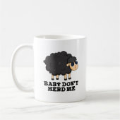 ベビー私に黒いおもしろい羊のプンを飼わない コーヒーマグカップ (左)