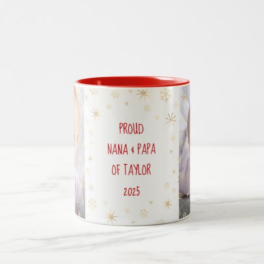 ベビー第1回クリスマス祖父母スノーフレーク2写真 ツートーンマグカップ (中央)