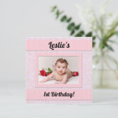 ベビー第1期バースデーピンクペイズリー招待状 招待状 (スタンド正面)