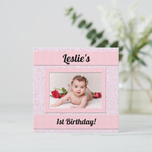 ベビー第1期バースデーピンクペイズリー招待状 招待状 (スタンド正面)