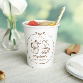 ベビー素朴がコーヒーを醸造している 紙コップ