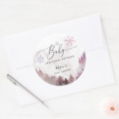 ベビー素朴ピンクの赤ちゃんシャワー外は寒い ラウンドシール (封筒)