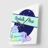 ベビー誕生のお知らせ可愛いレインボーユニコーングラデーション スクエア壁時計 (傾斜)