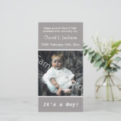 ベビー誕生の灰色の告知。写真の追加 案内状 (スタンド正面)