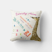 ベビー誕生統計かわいいキリンハートと矢印 クッション (正面)