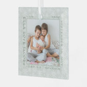 ベビー誕生統計ホワイトスノーフレーク写真フレームグリーン ガラスオーナメント (正面左)