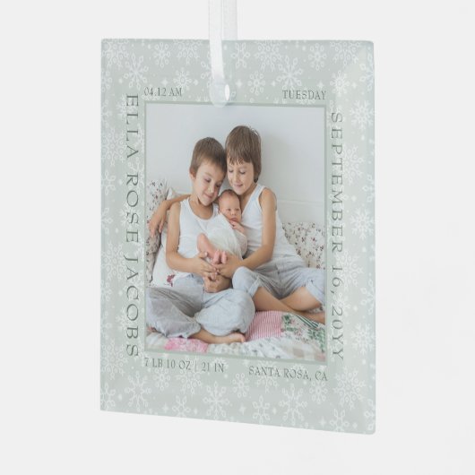 ベビー誕生統計ホワイトスノーフレーク写真フレームグリーン ガラスオーナメント (正面左)