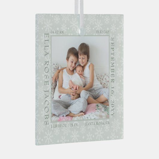 ベビー誕生統計ホワイトスノーフレーク写真フレームグリーン ガラスオーナメント (正面右)