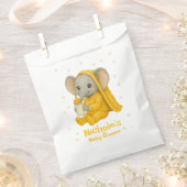 ベビー象の黄色のパジャマの赤ちゃんシャワー フェイバーバッグ (クリップ留めされた状態)