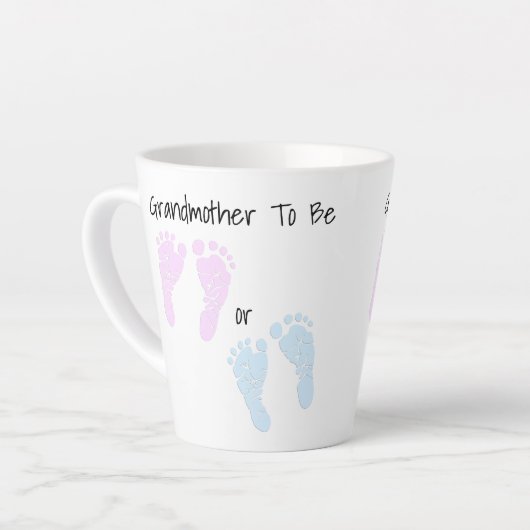 ベビー足跡の祖母が発表される カフェラテマグ (左アングル)