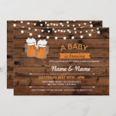 ベビー醸造用シャワービールが木材を照らす招待状 招待状 (正面/裏面)