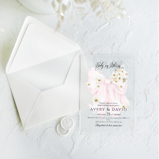 ベビー開花デイジーピンクボウガールベイビーシャワー アクリル招待状