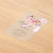 ベビー開花ピンクボウフローラベビーシャワー アクリル招待状 (レイダウン)