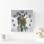 ベビー鹿の好奇心 スクエア壁時計 (ホーム)