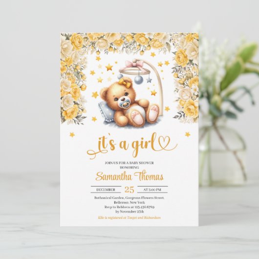 ベビー黄色の花の女の子の赤ちゃんシャワーでテディベア 招待状 (スタンド正面)