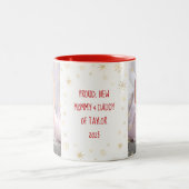 ベビー1stクリスマスニューマザーパパ雪片フォト ツートーンマグカップ (中央)