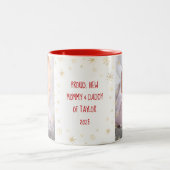 ベビー1stクリスマスニューマザーパパ雪片2写真 ツートーンマグカップ (中央)