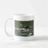 ベビー2を持つ水潜り鳥 コーヒーマグカップ (左)