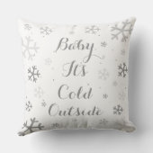 ベビー、それは冷たい外の雪片の休日の枕です クッション (裏面)