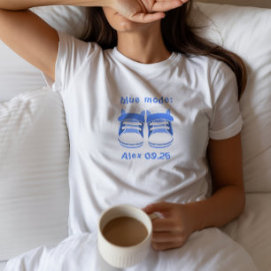 ベビー・ブーツお披露目 名前と日付 Tシャツ