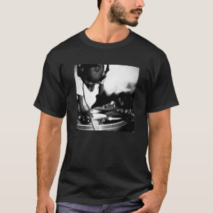 ベビーDJのターンテーブルのTシャツ Tシャツ