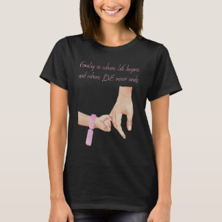 ベビーFで手を握っている少女の新しい父親を修復する Tシャツ