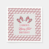 ベリーの最初のイチゴの誕生日ピンクボウ スタンダードカクテルナプキン (正面)