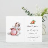 ベリーの最初の水の色イチゴ誕生日写真 サンキューカード (スタンド正面)